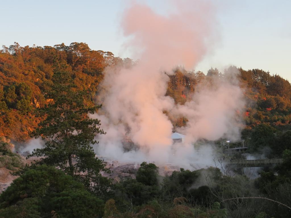 ポフツ ロッジ モーテル ロトルア エクステリア 写真